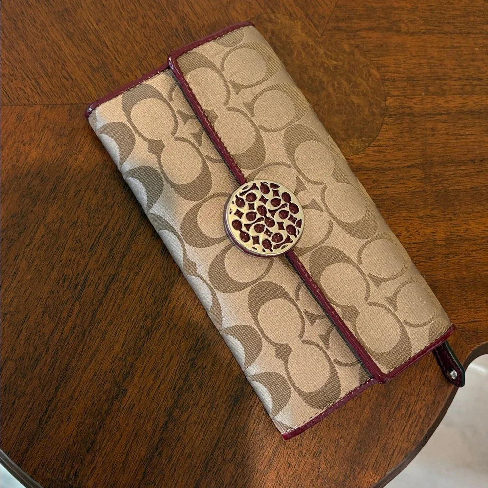 Coach Vintage Long Wallet  Large round button  Khaki Signature Canvas /Burgundy